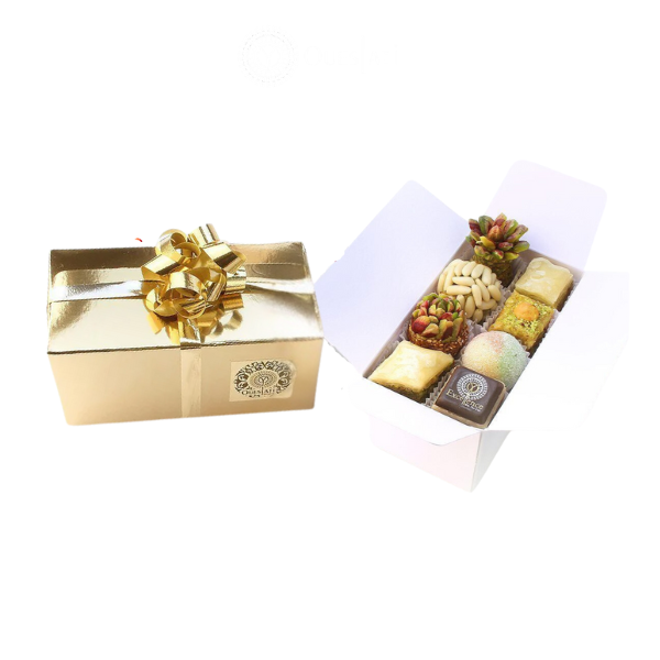 Ballotin Or Small doré rempli de pâtisseries orientales assorties, baklawa et kaak